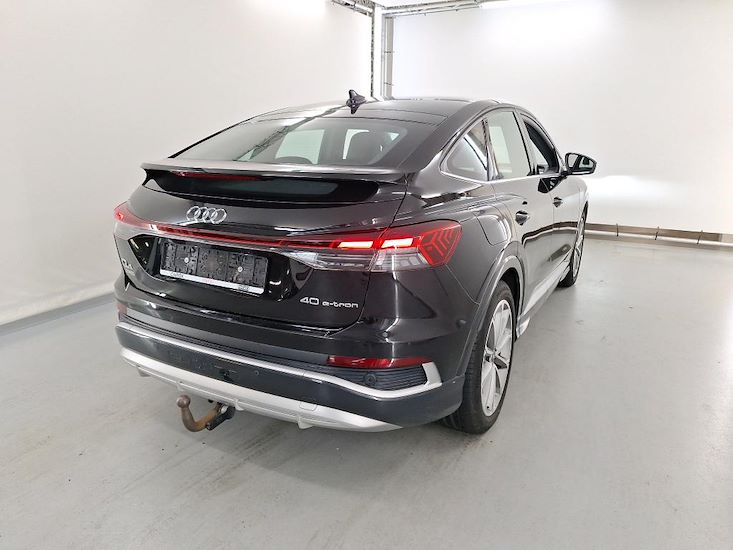 Audi Q4 — photo 4