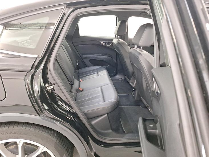 Audi Q4 — photo 6