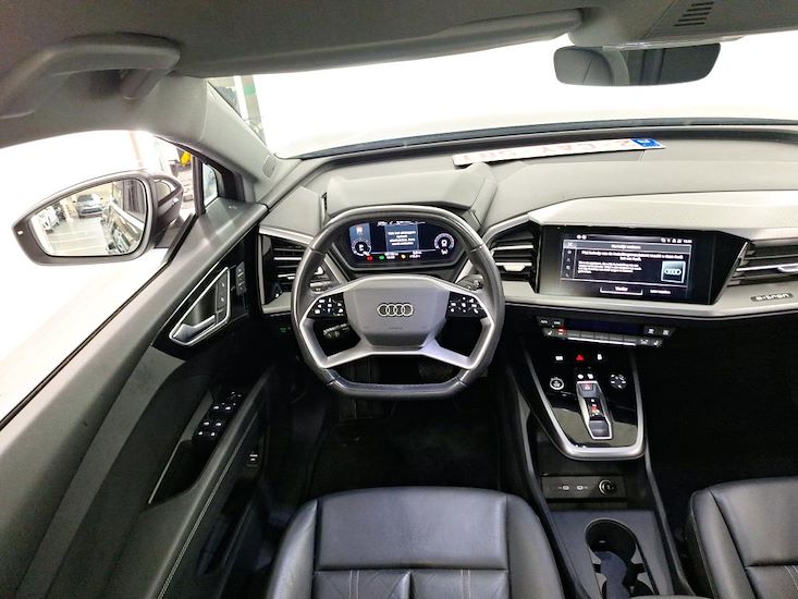 Audi Q4 — photo 8