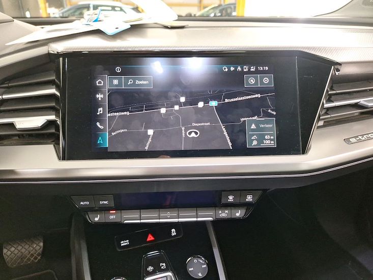 Audi Q4 — photo 9