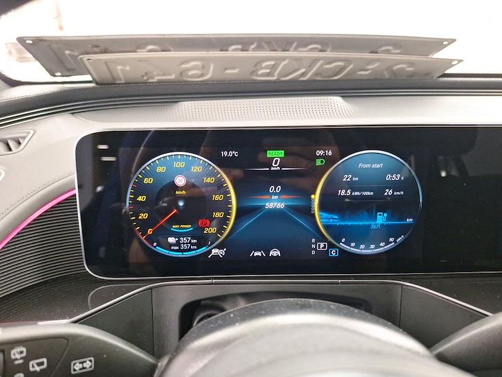 Mercedes-Benz Eqc — photo 10