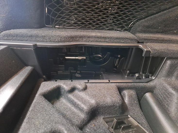 Mercedes-Benz Eqc — photo 11