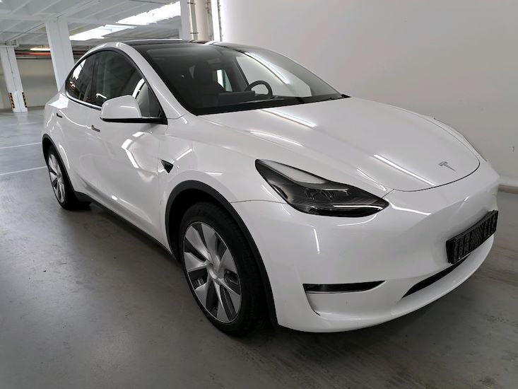 Tesla Model Y — photo 2