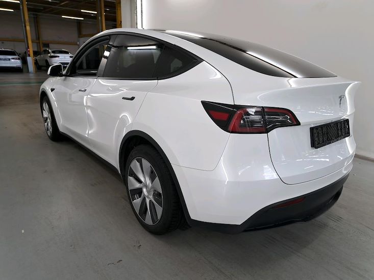 Tesla Model Y — photo 3