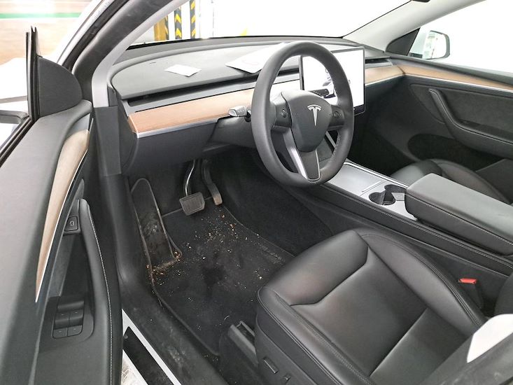 Tesla Model Y — photo 5