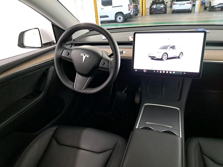 Tesla Model Y — photo 8