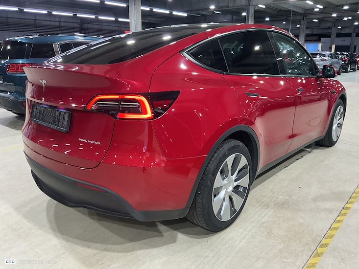 Tesla Model Y — photo 2