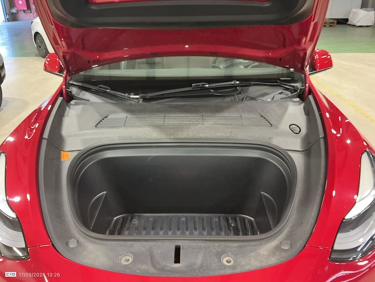 Tesla Model Y — photo 4