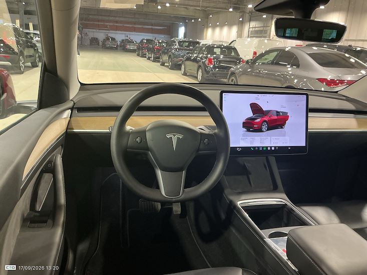 Tesla Model Y — photo 5