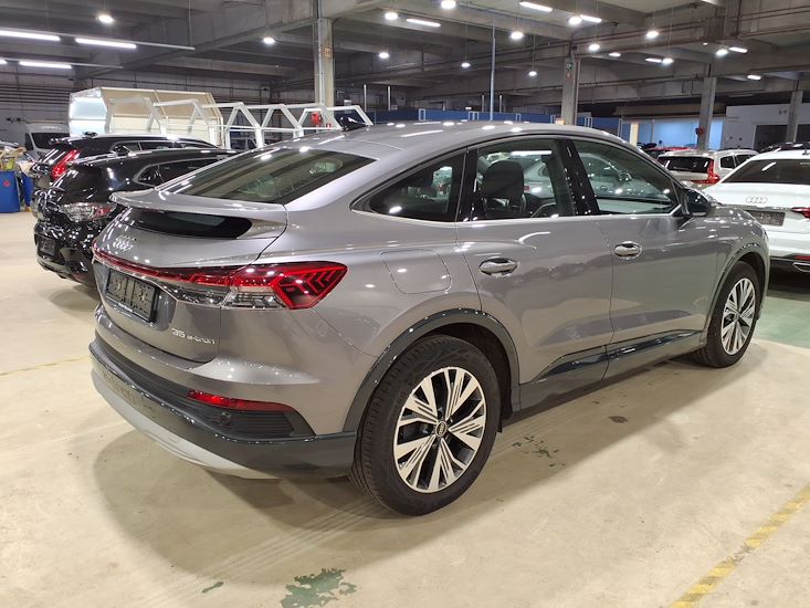 Audi Q4 — photo 4