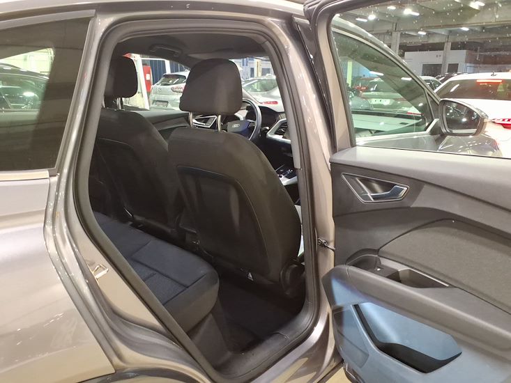Audi Q4 — photo 5