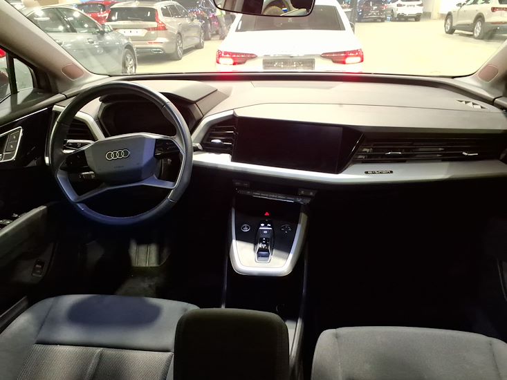 Audi Q4 — photo 6