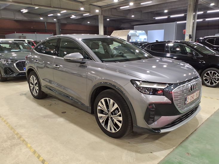 Audi Q4 — photo 8