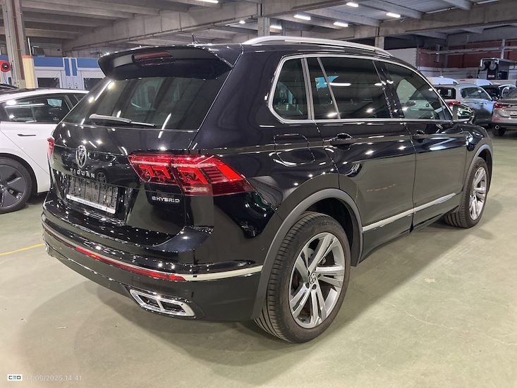 Volkswagen Tiguan — photo 4