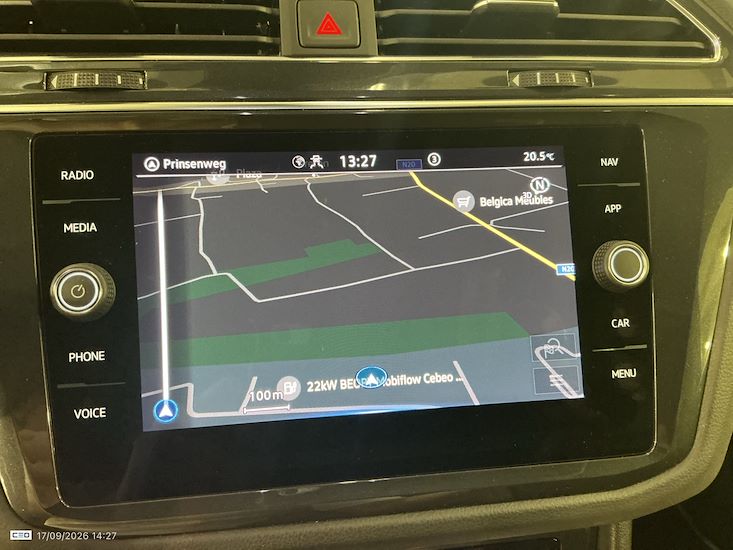 Volkswagen Tiguan — photo 9