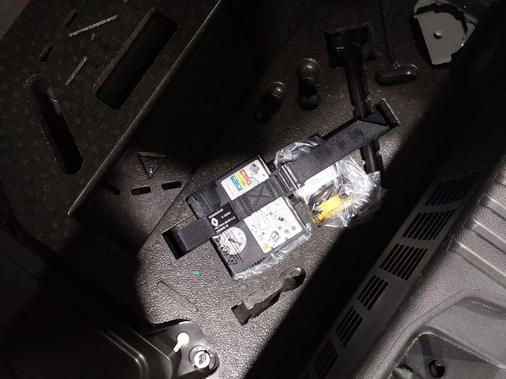 Renault Clio — photo 11