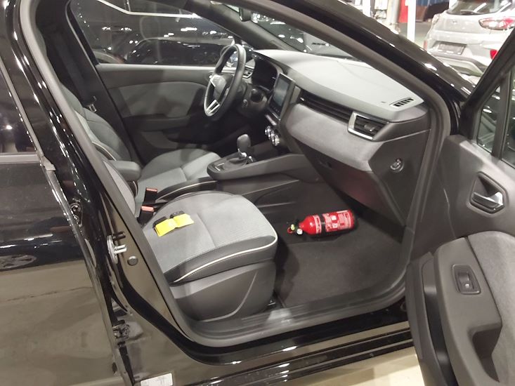 Renault Clio — photo 7