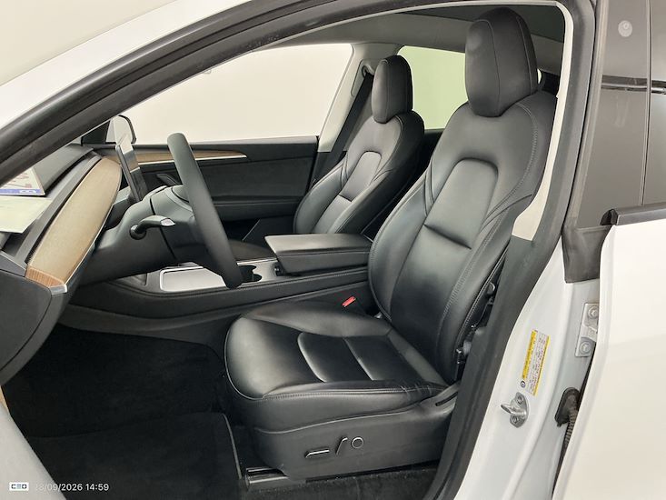 Tesla Model Y — photo 10