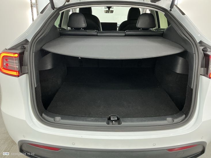 Tesla Model Y — photo 12
