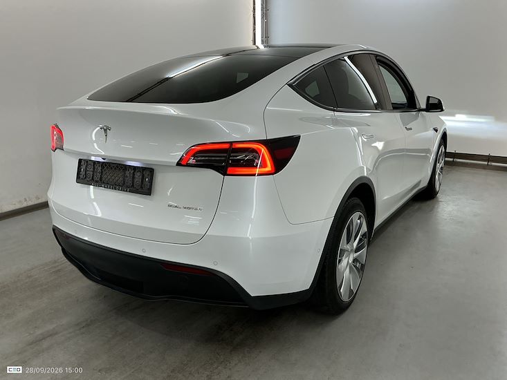 Tesla Model Y — photo 4
