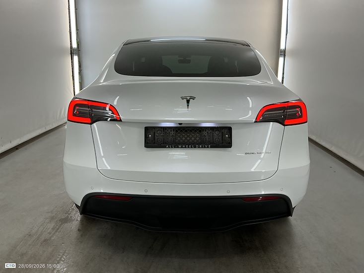 Tesla Model Y — photo 5