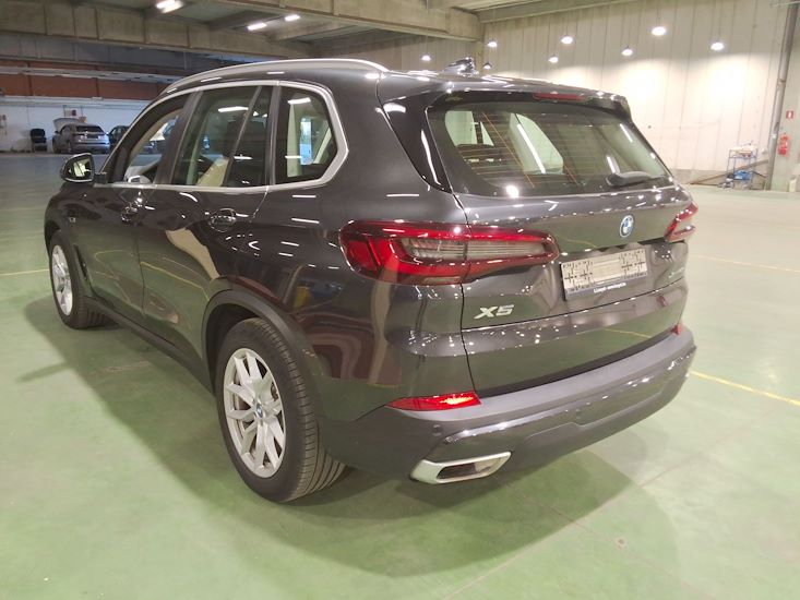 Bmw X5 — photo 2