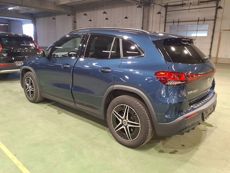 Mercedes-Benz Eqa — photo 2