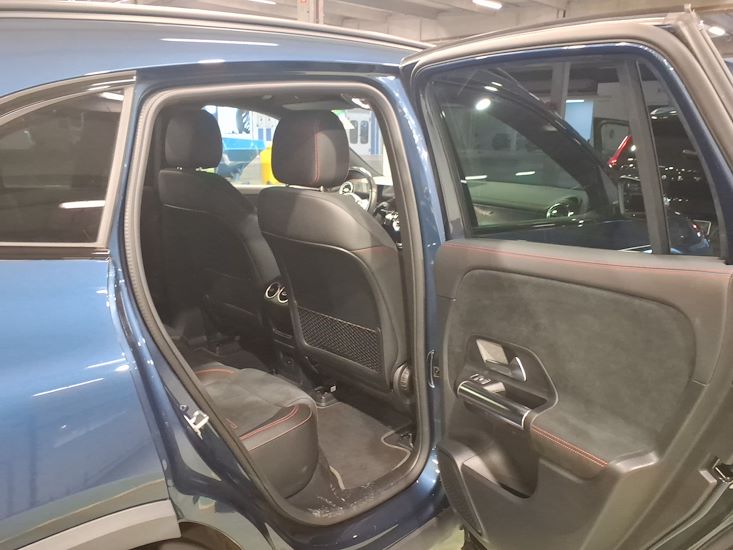 Mercedes-Benz Eqa — photo 5