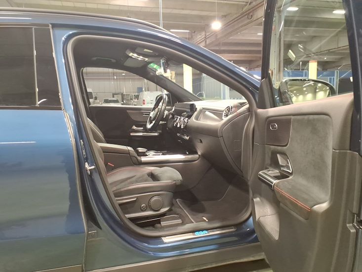 Mercedes-Benz Eqa — photo 7