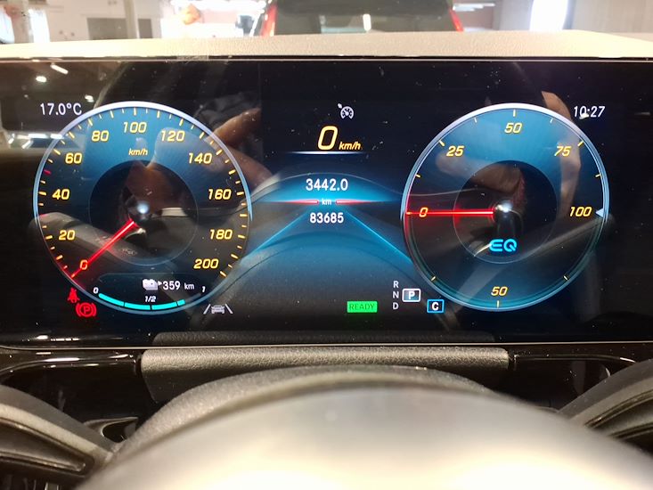 Mercedes-Benz Eqa — photo 9