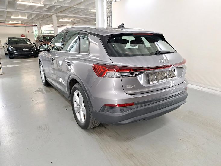 Audi Q4 — photo 3