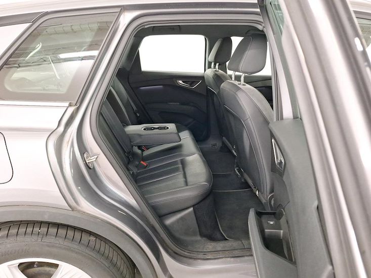 Audi Q4 — photo 6