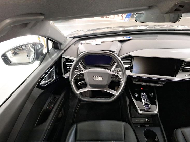 Audi Q4 — photo 8