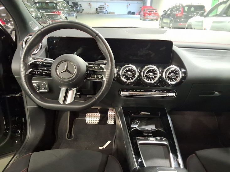 Mercedes-Benz Eqa — photo 6