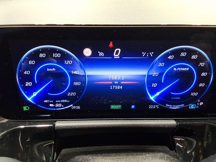 Mercedes-Benz Eqa — photo 9