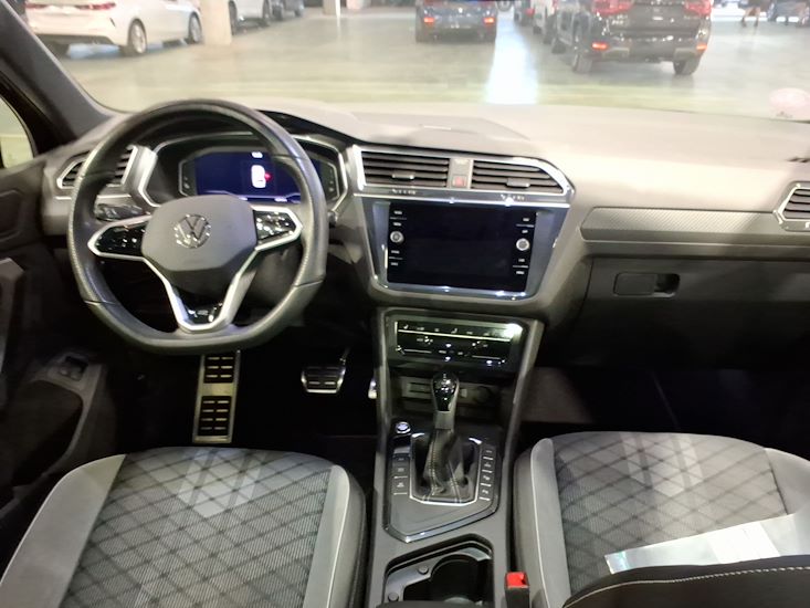 Volkswagen Tiguan — photo 6