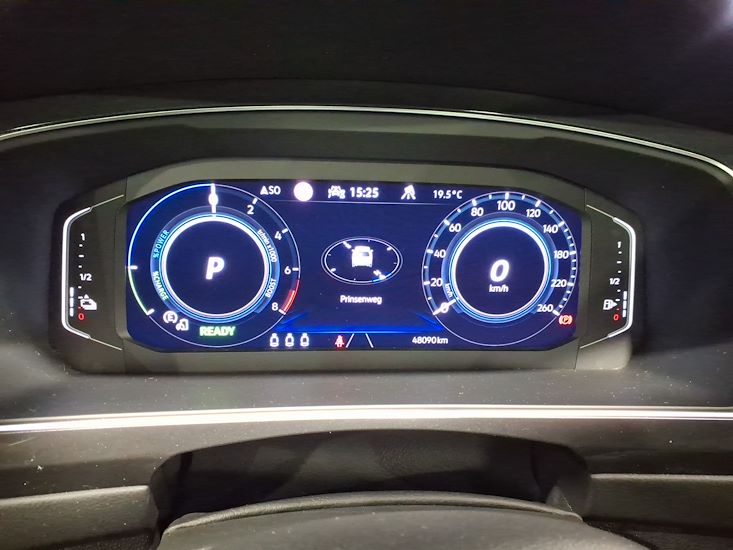 Volkswagen Tiguan — photo 9