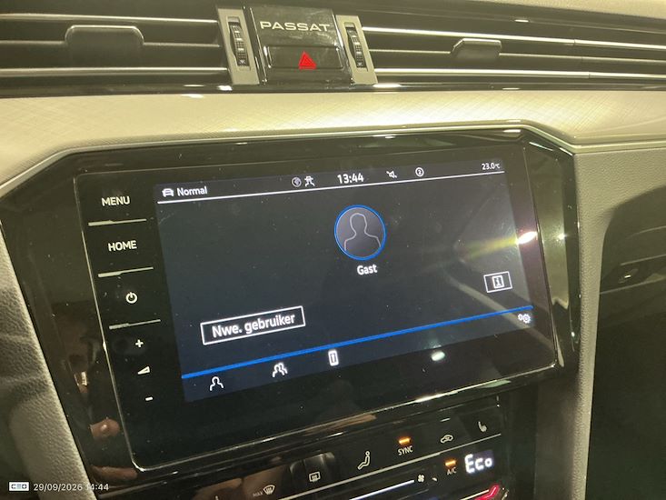 Volkswagen Passat — photo 10