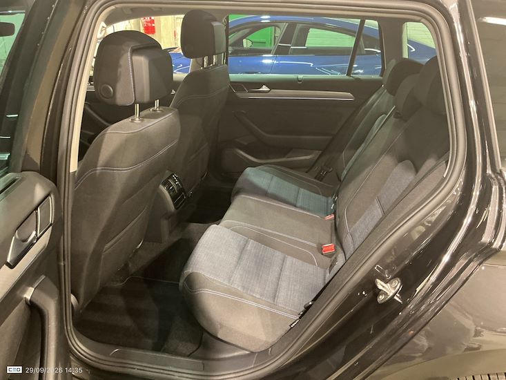 Volkswagen Passat — photo 12