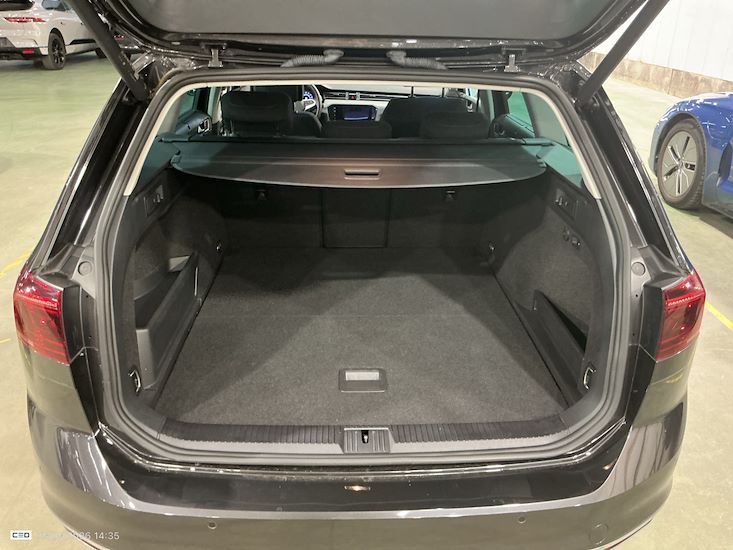 Volkswagen Passat — photo 13
