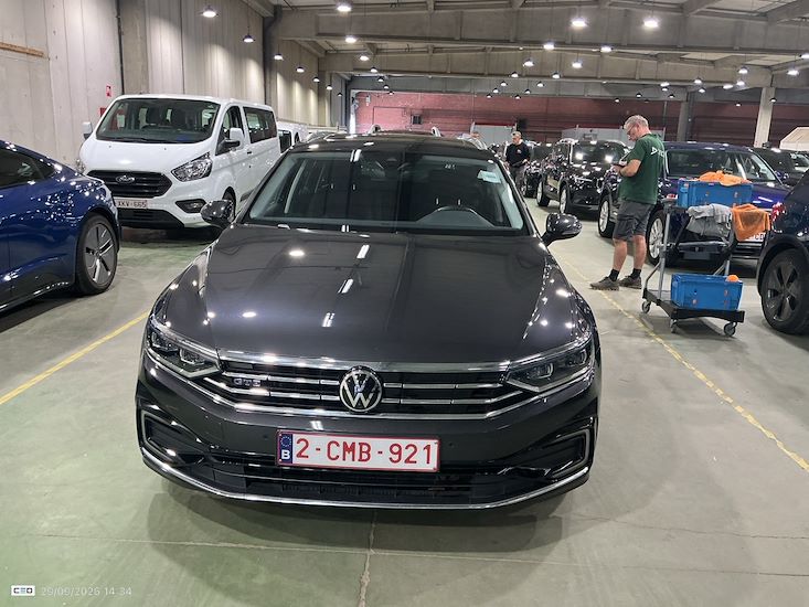Volkswagen Passat — photo 2