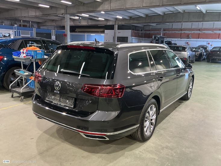 Volkswagen Passat — photo 4