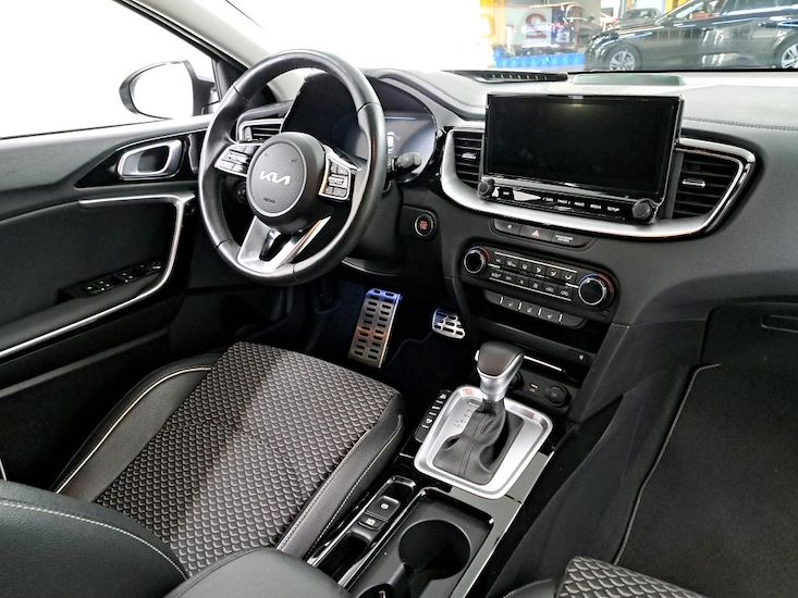 Kia Xceed — photo 8
