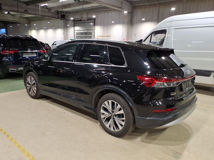 Audi Q4 — photo 2