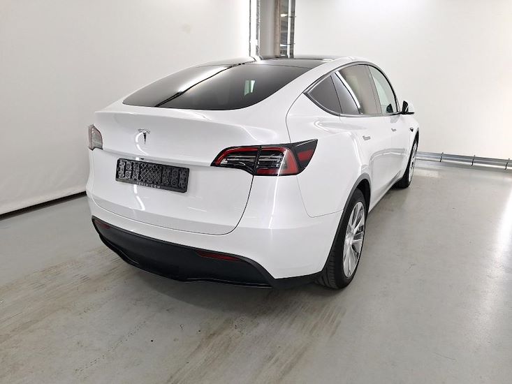 Tesla Model Y — photo 4