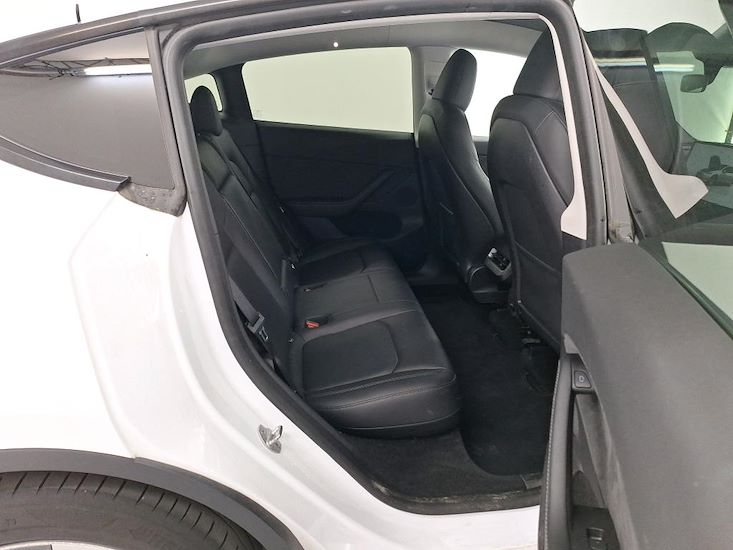 Tesla Model Y — photo 6