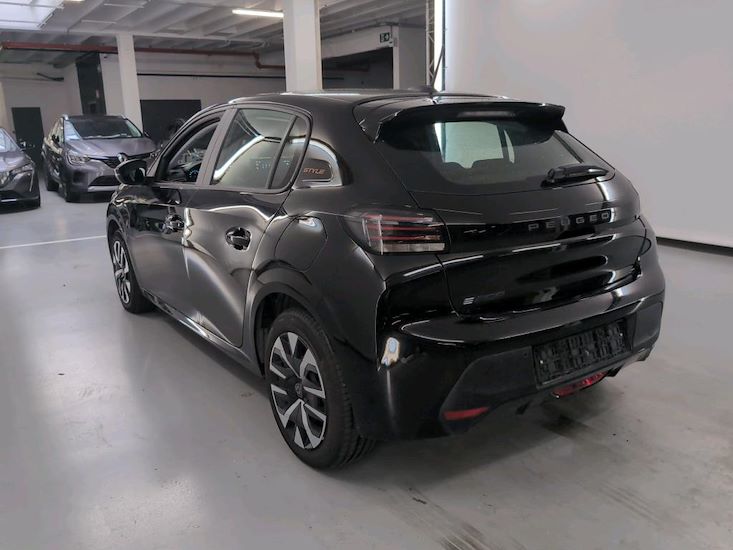 Peugeot 208 — photo 3