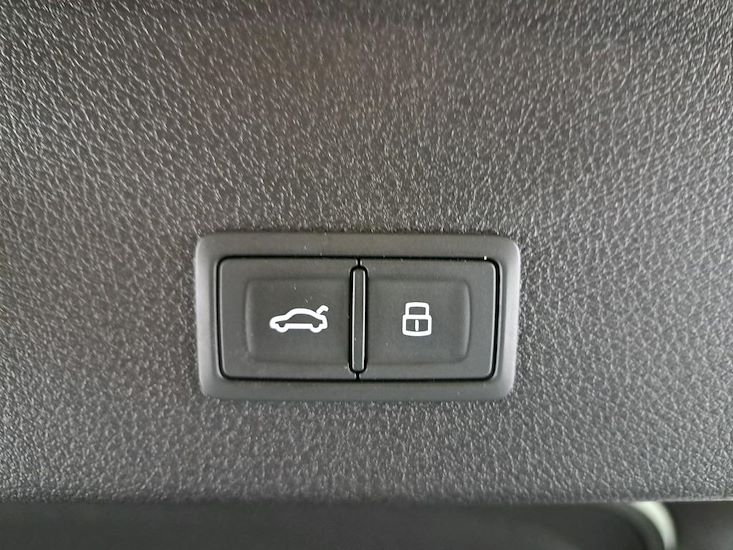 Audi E-Tron — photo 12