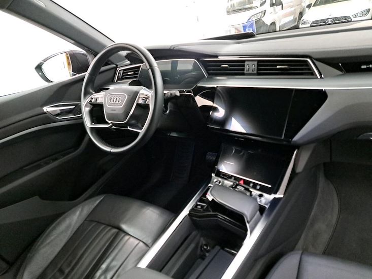 Audi E-Tron — photo 8