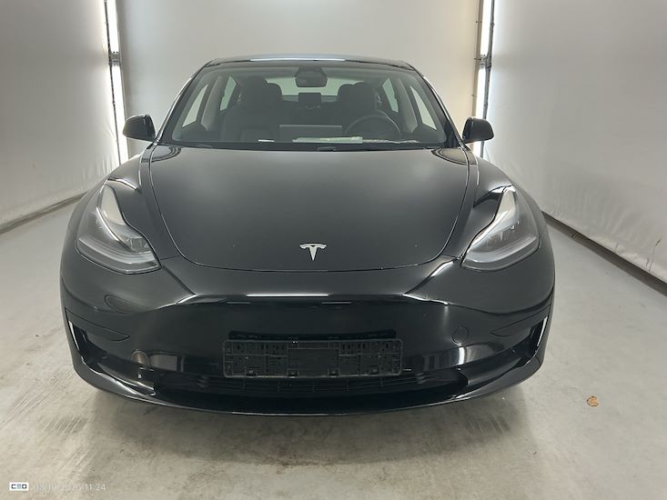 Tesla Model 3 — photo 2